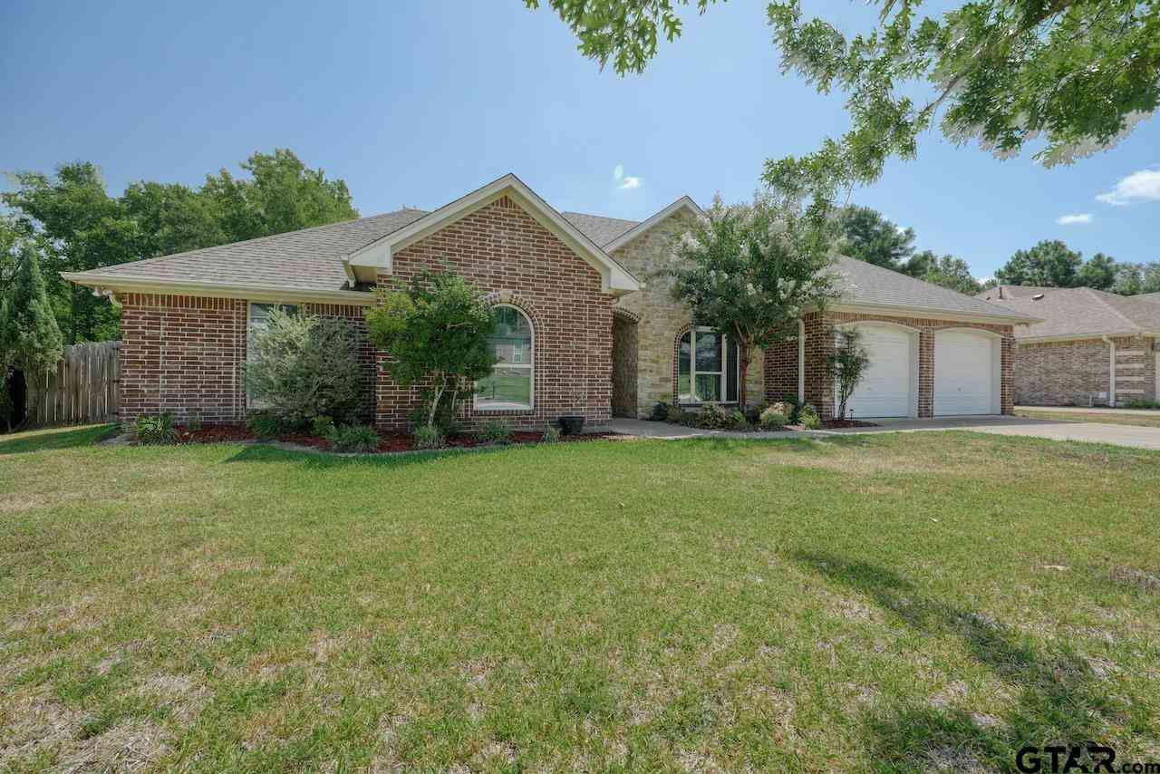 Homes For Sale - 209 Heritage Ct<br/> Smith County, Lindale, TX 75771