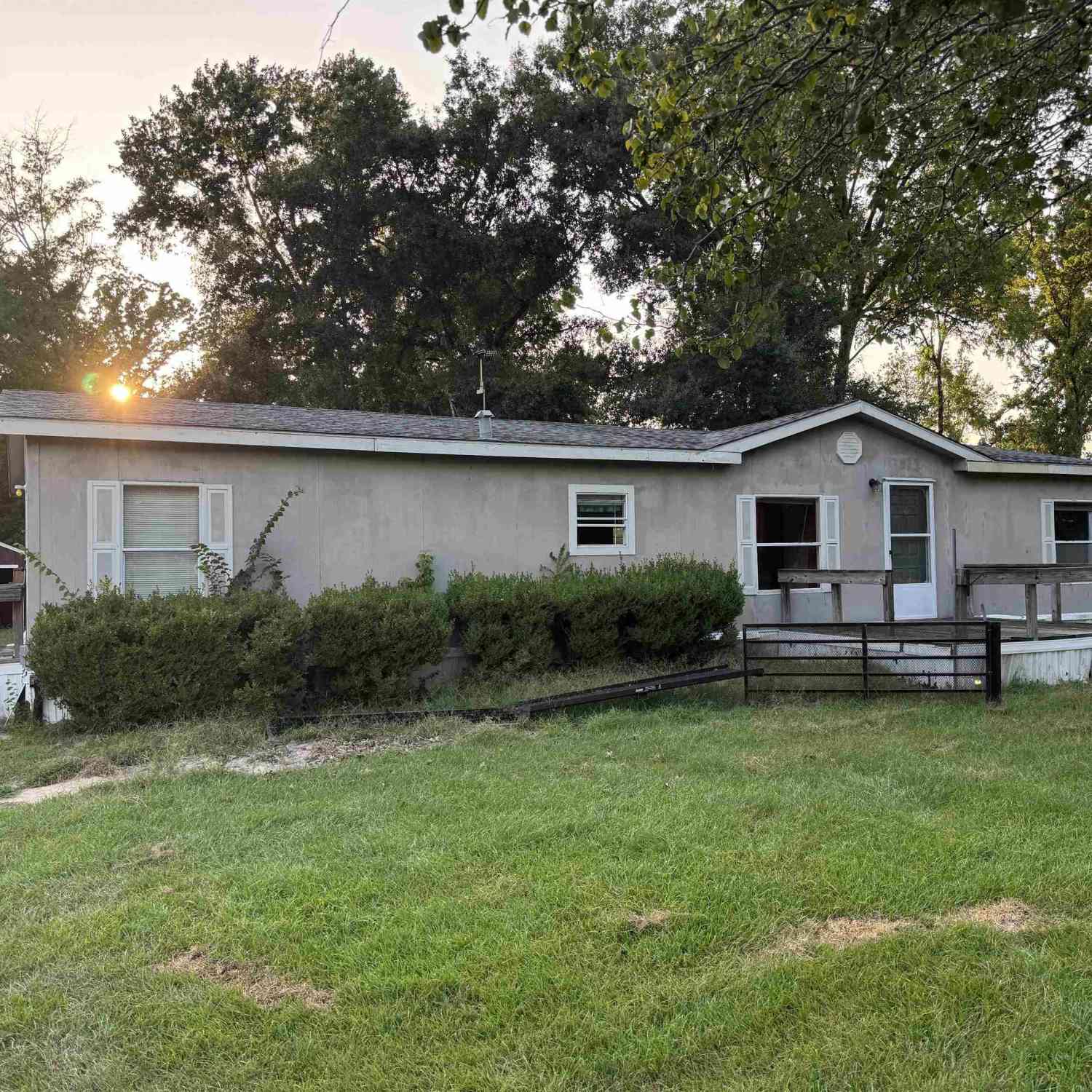 Mobile Home For Sale - 2425 Thompson Lane<br/> Tyler, TX 75704