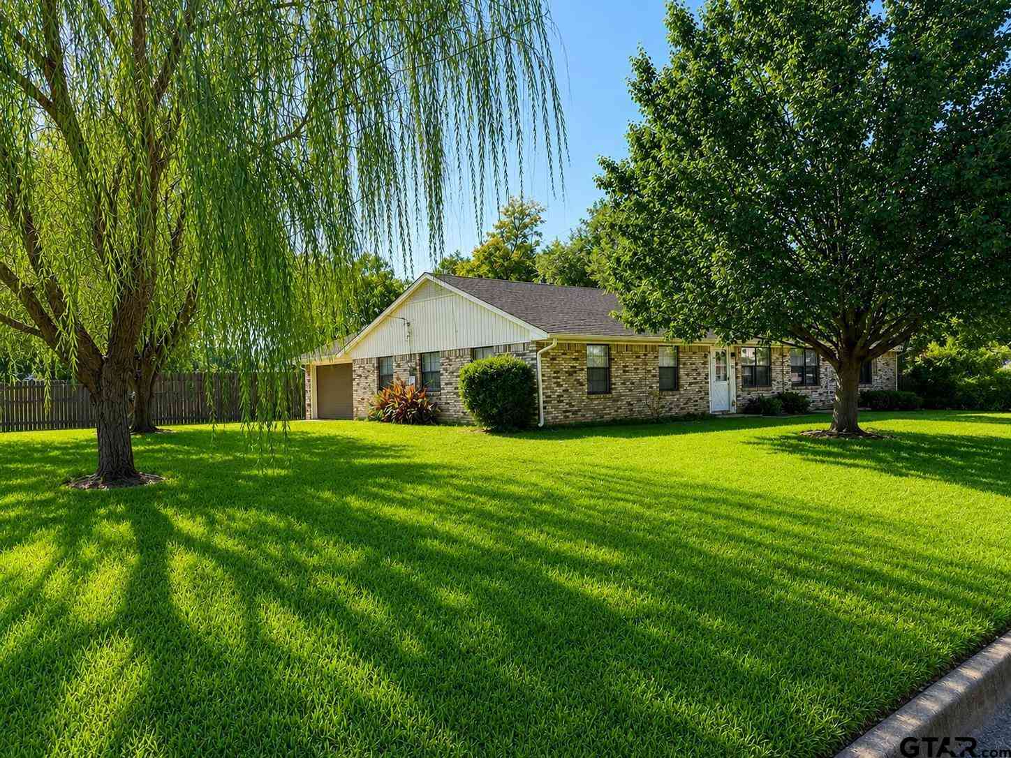 Homes For Sale - 2404 N Englewood<br/> Tyler, TX 75702