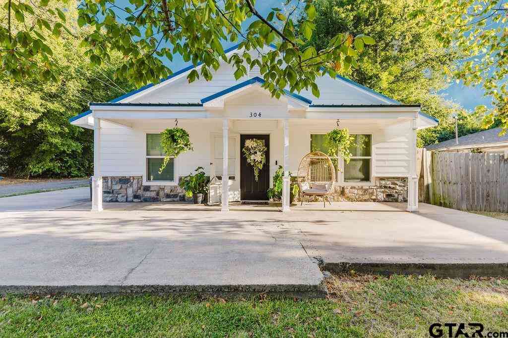 Homes For Sale - 304 Jarbo St.<br/> Hopkins County, Sulphur Springs, TX 75482