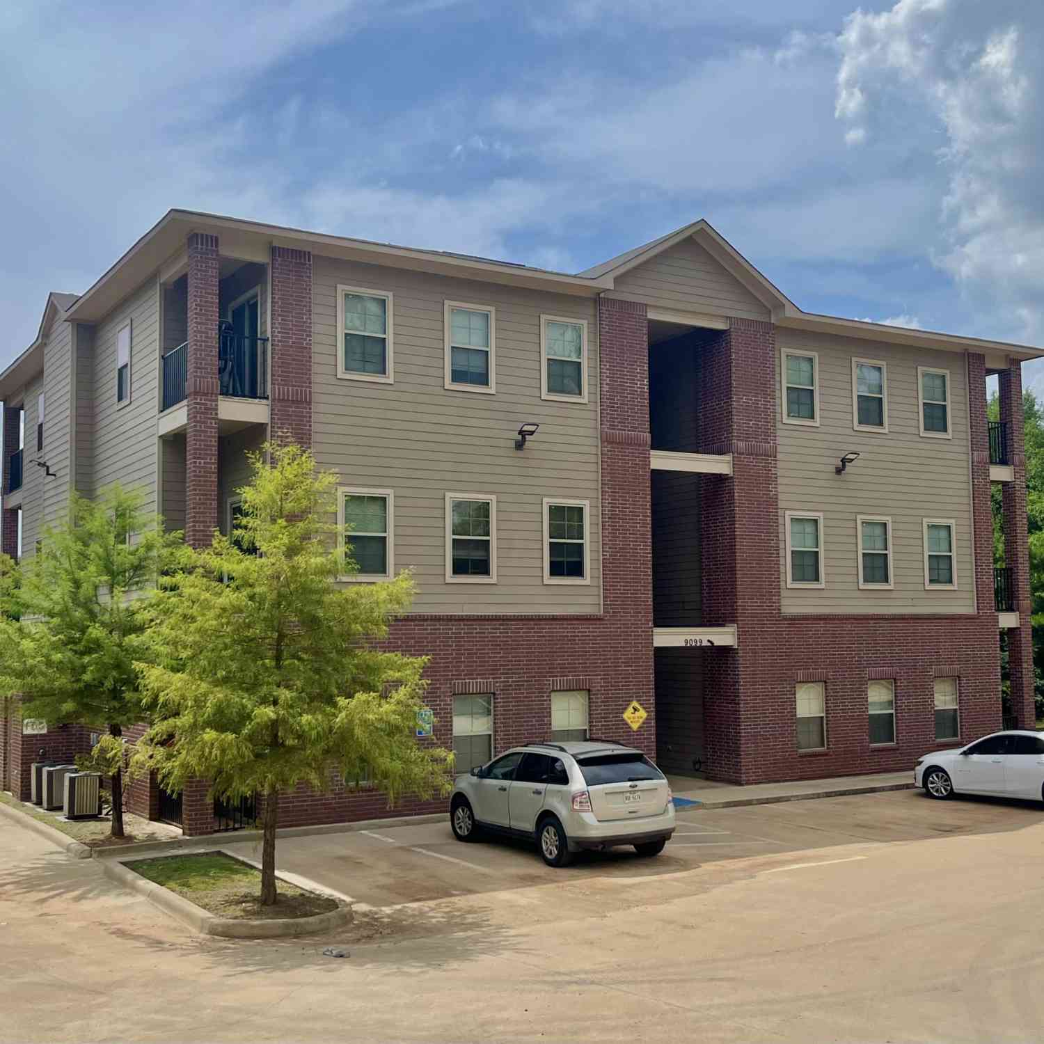 Townhouse For Sale - 9099 Bellwood Lake Dr Apt 1<br/> Tyler, TX 75709