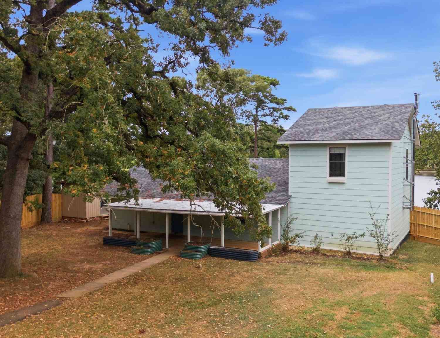 Homes For Sale - 2210 An County Road 385<br/> Anderson County, Palestine, TX 75801