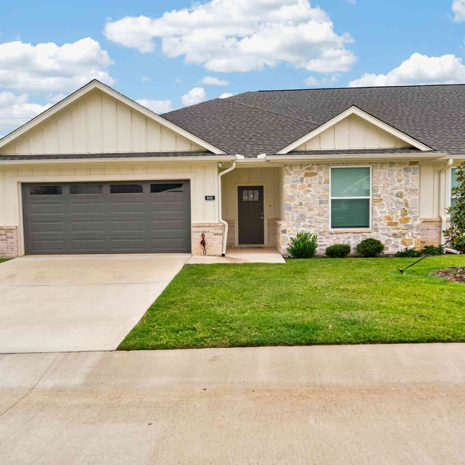 Townhouse For Sale - 6030 Hamilton Meadows Way<br/> Smith County, Tyler, TX 75703