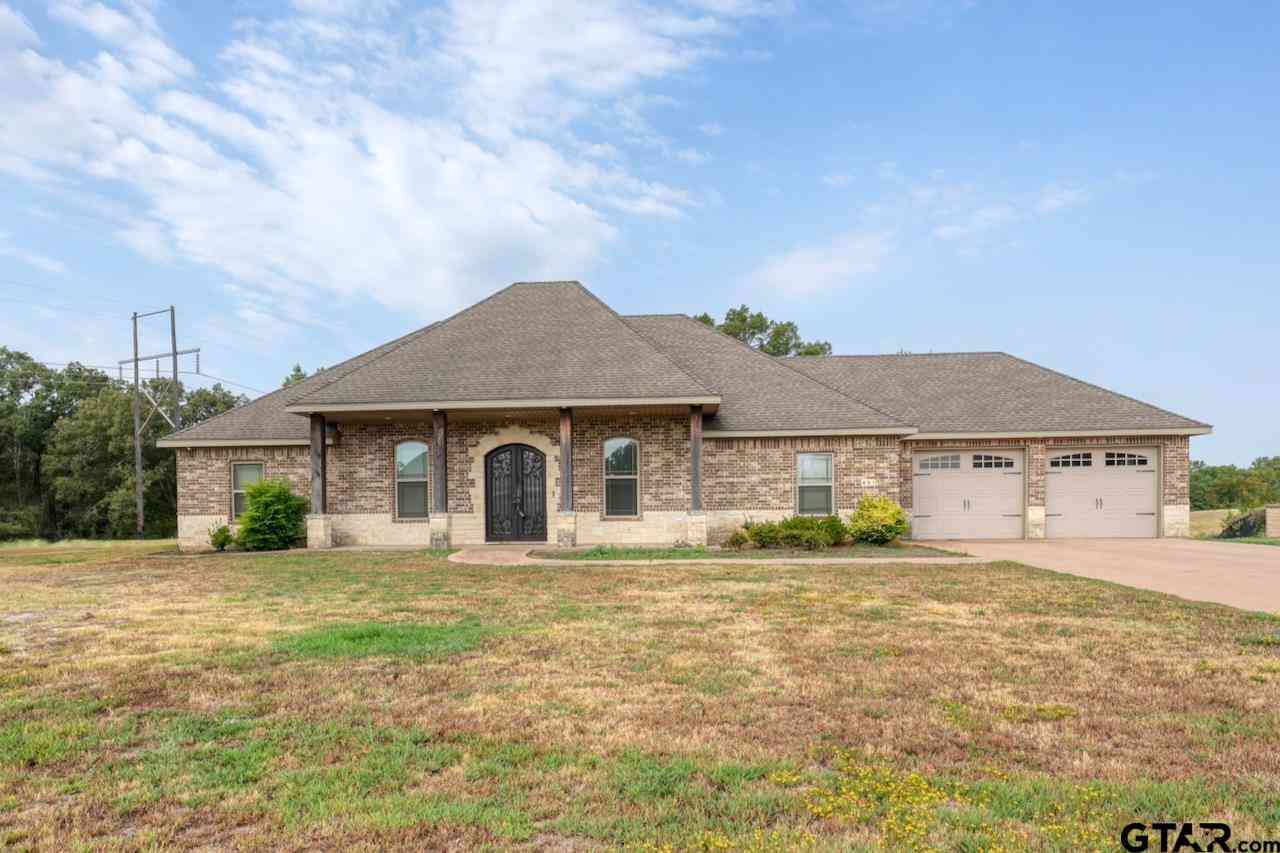 Homes For Sale - 601 Corrigan Trails Blvd<br/> Lindale, TX 75771