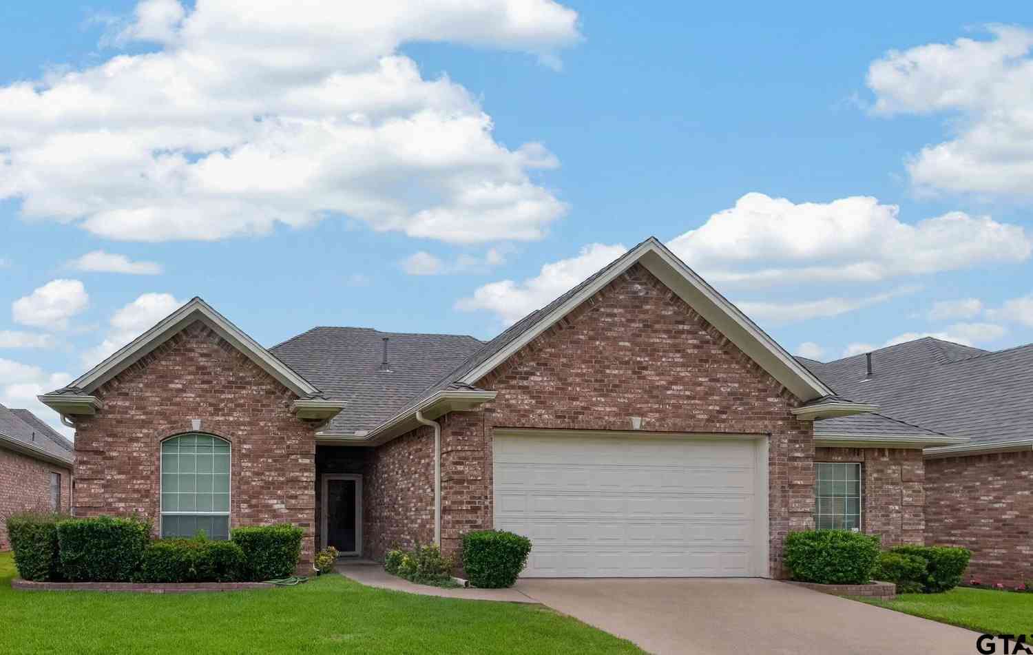 Townhouse For Sale - 2322 Homestead Ln<br/> Smith County, Tyler, TX 75701