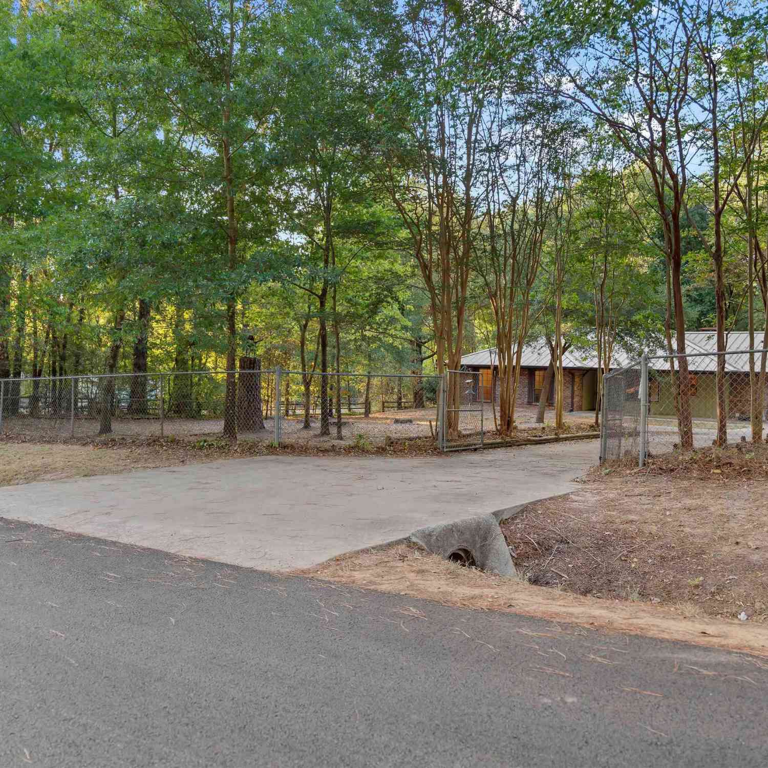 Homes For Sale - 15236 Hillview Rd<br/> Smith County, Tyler, TX 75703