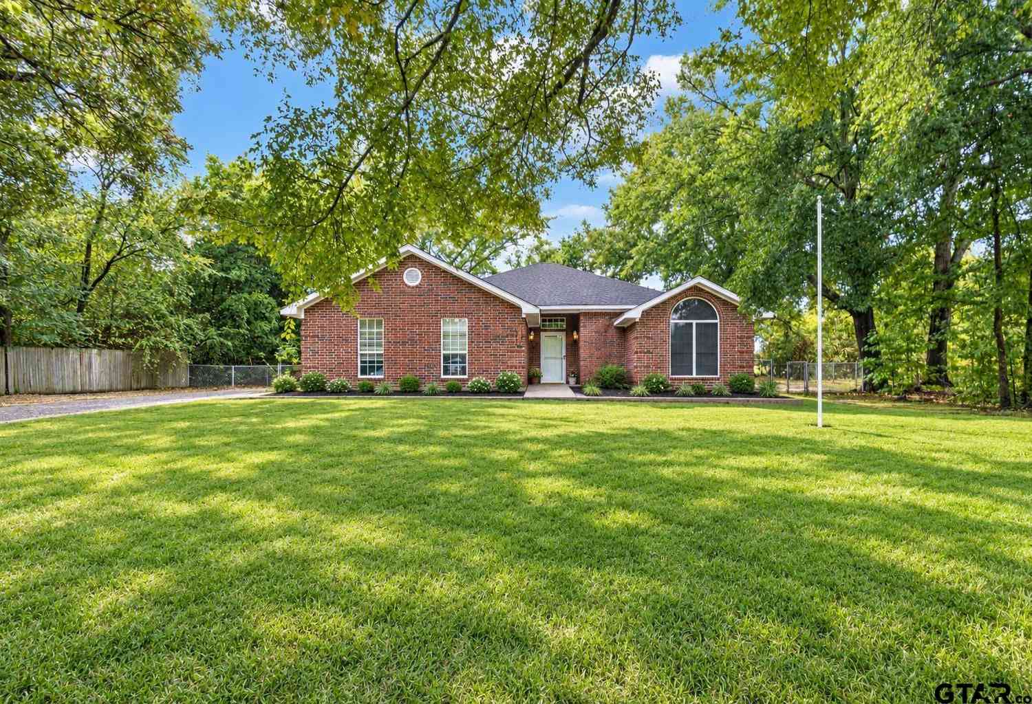 Homes For Sale - 408 Rose Street<br/> Henderson County, Chandler, TX 75758