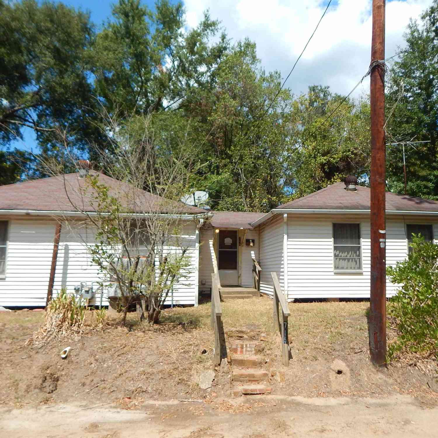 Homes For Sale - 715 Clark St<br/> Gilmer, TX 75644