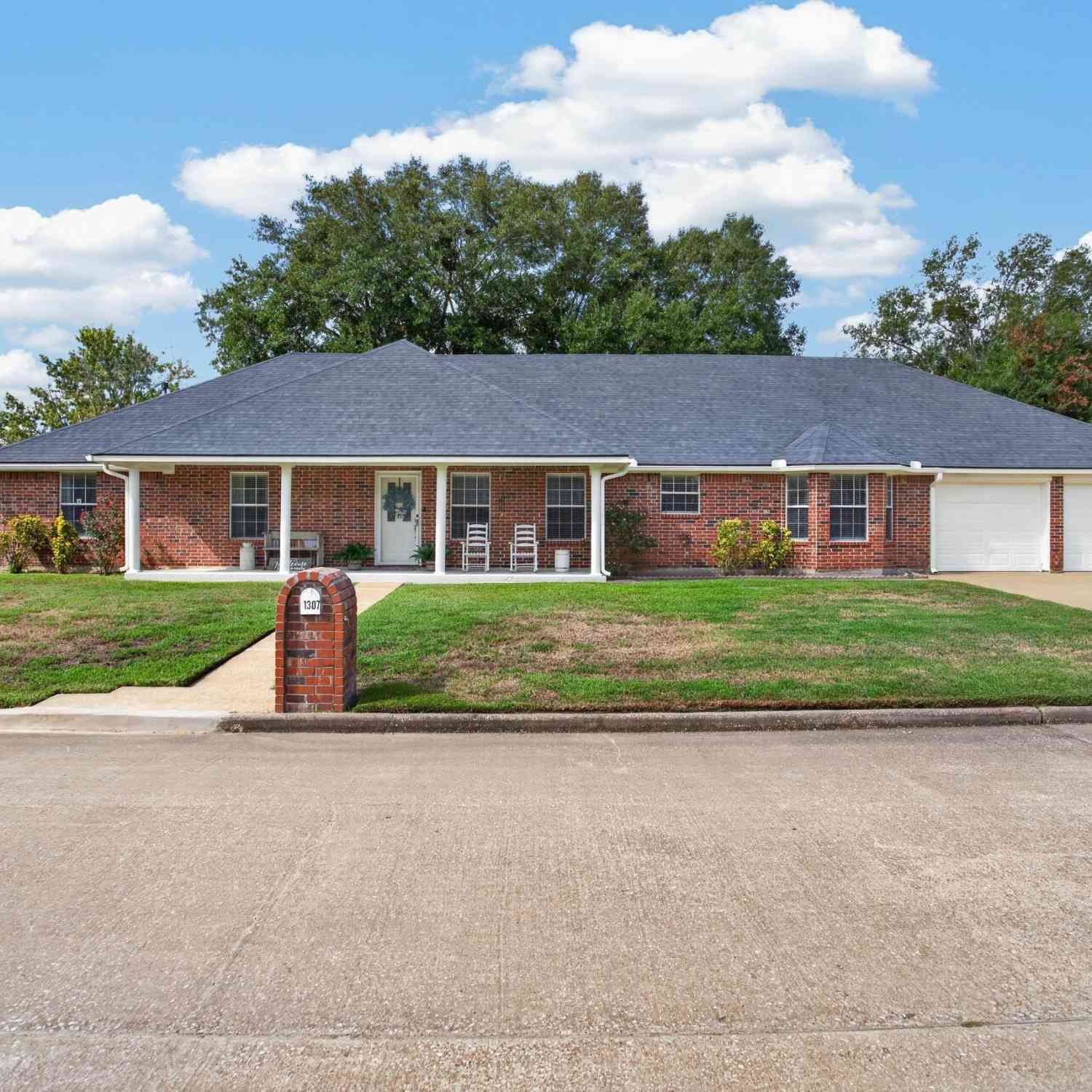 Homes For Sale - 1307 Mary Lee Lane<br/> Crockett, TX 75835