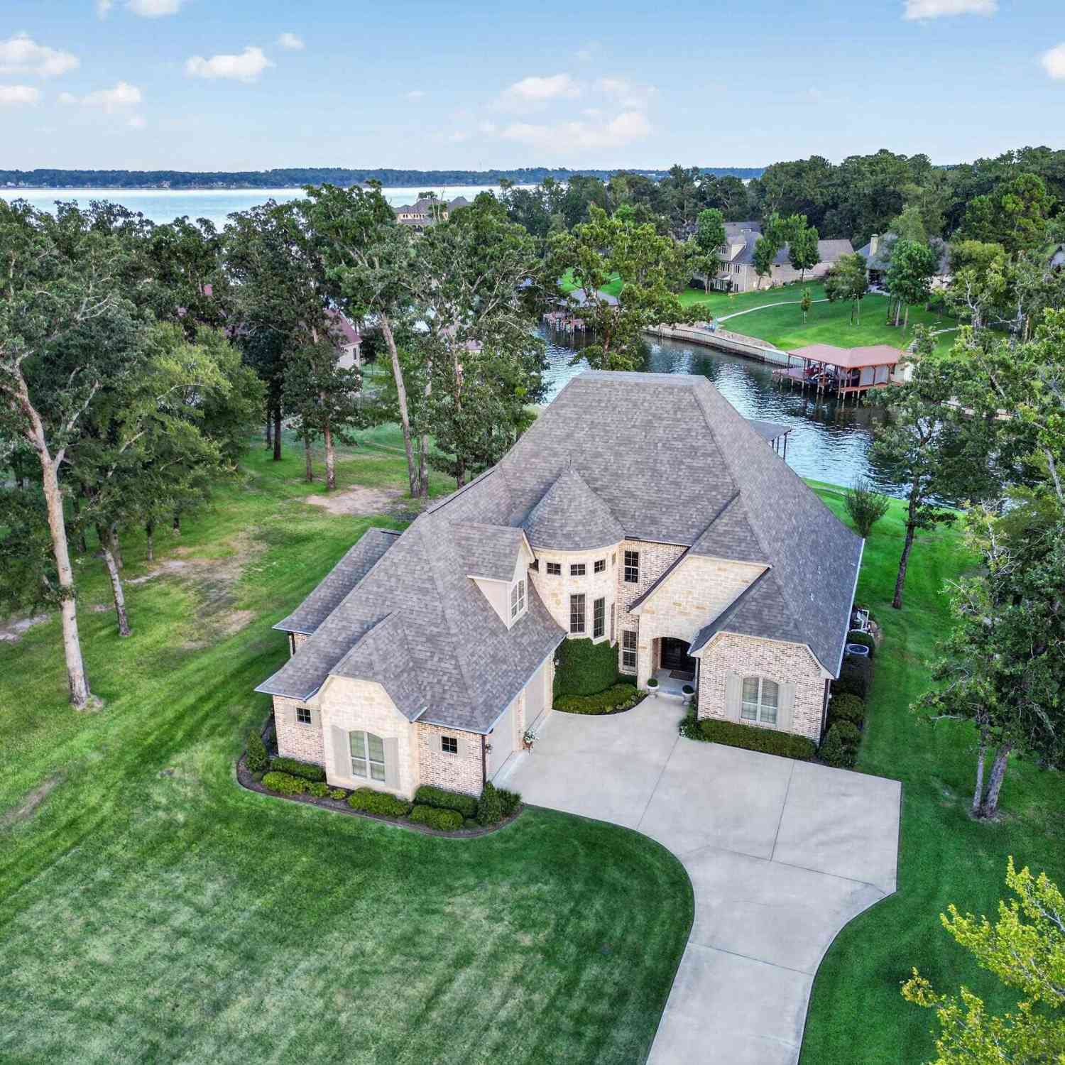 Homes For Sale - 5615 Nathan Drive<br/> Henderson County, Chandler, TX 75758
