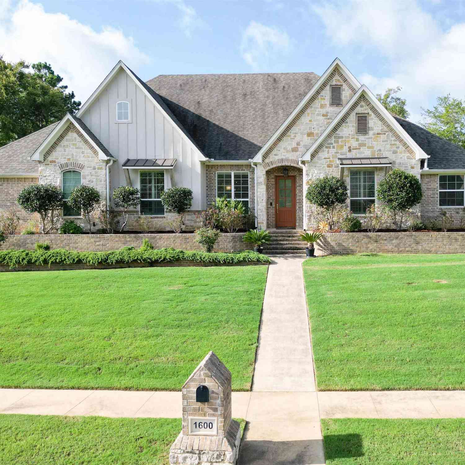 Homes For Sale - 1600 Chaparrel Run<br/> Smith County, Tyler, TX 75703