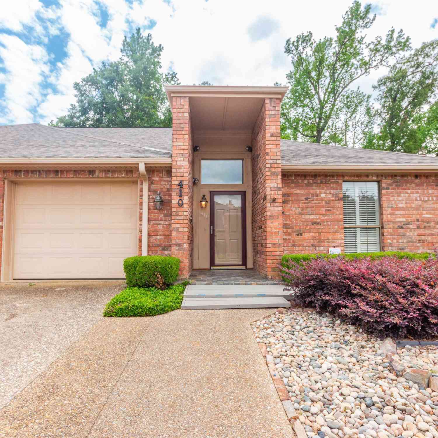 Townhouse For Sale - 410 Amberwood Cir<br/> Smith County, Tyler, TX 75701