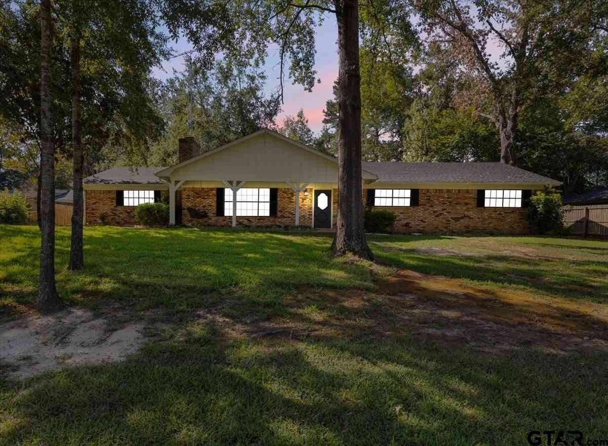 Homes For Sale - 114 Forest South Drive<br/> Whitehouse, TX 75791