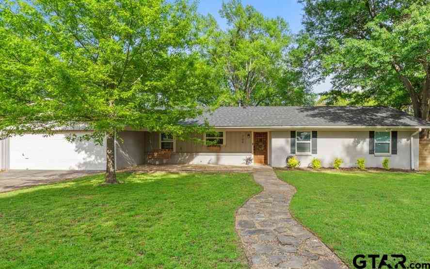 Homes For Sale - 709 Georgia<br/> Smith County, Lindale, TX 75771