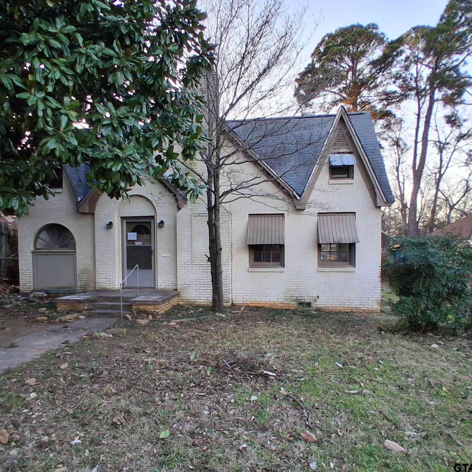 Homes For Sale - 805 S Glenwood Boulevard<br/> Tyler, TX 75701