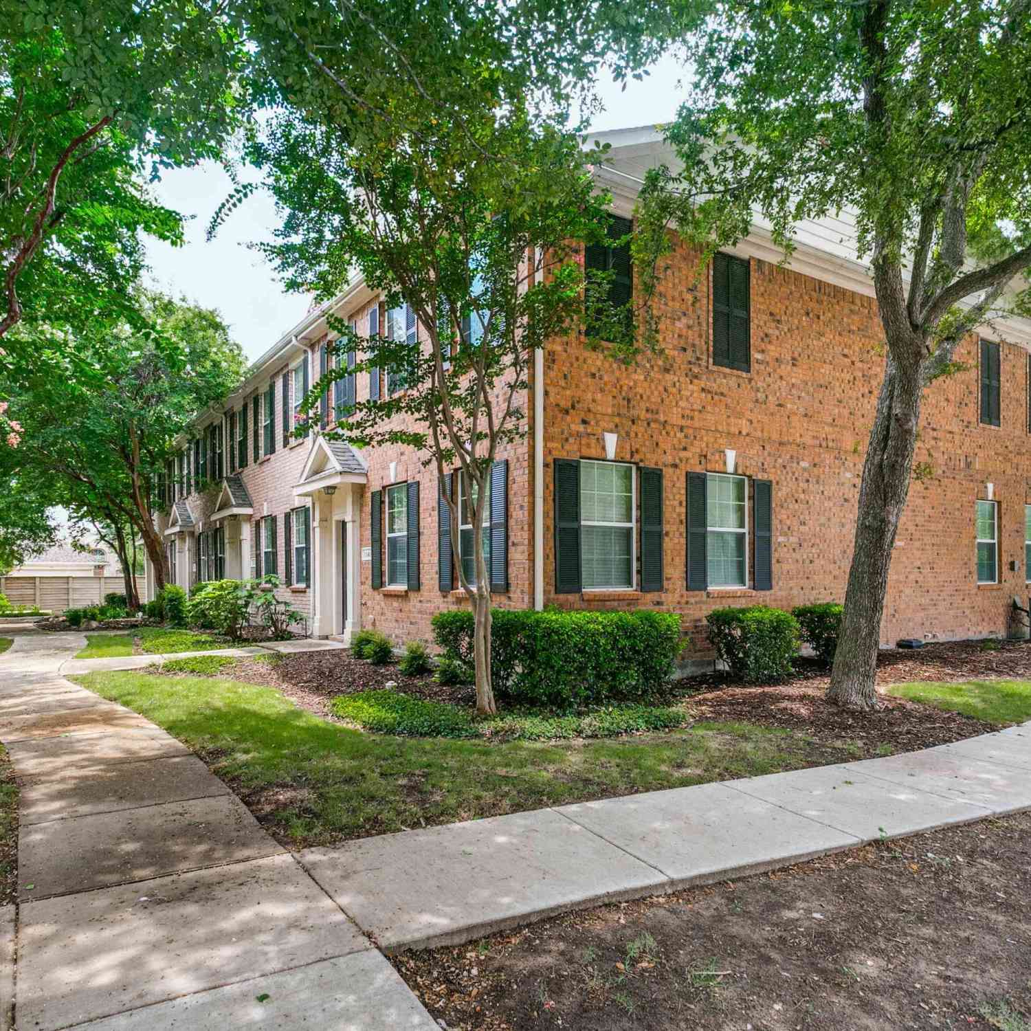 Townhouse For Sale - 3033 Stone Forest Circle<br/> Collin County, McKinney, TX 75070