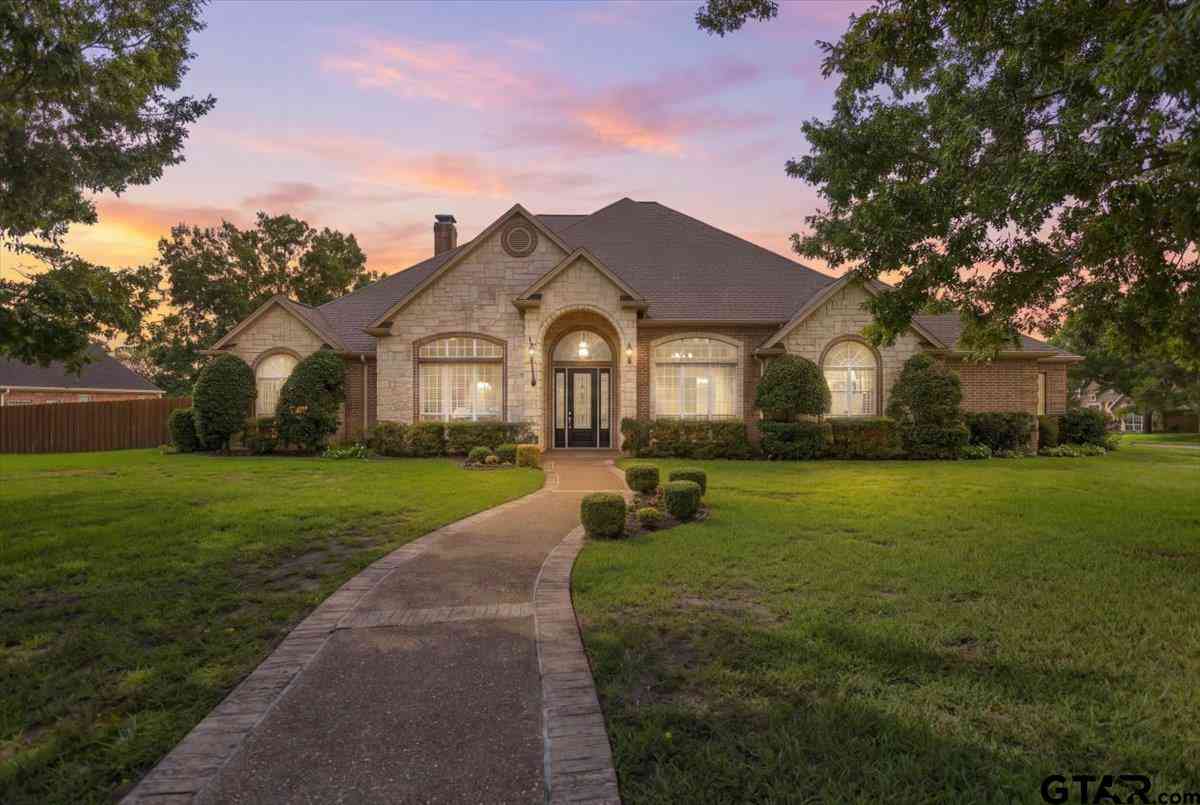 Homes For Sale - 1609 Holcomb Cir<br/> Smith County, Tyler, TX 75703