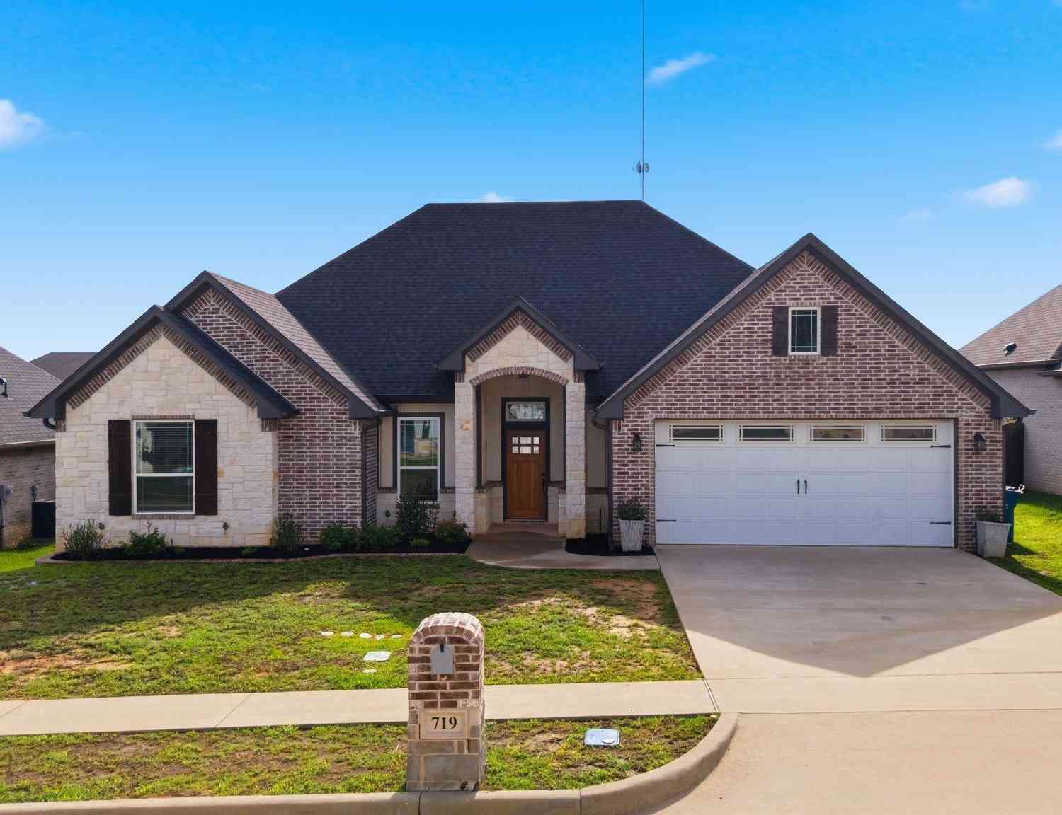 Homes For Sale - 719 Liberty St.<br/> Smith County, Bullard, TX 75757