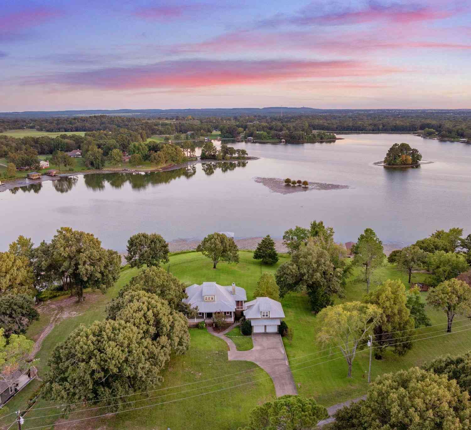 Homes For Sale - 8155 E Lake Dr<br/> Henderson County, Murchison, TX 75778