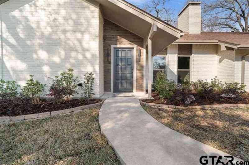 Homes For Sale - 3829 Cloverdale<br/> Smith County, Tyler, TX 75701