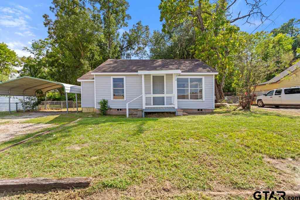 Homes For Sale - 210 Cooper<br/> Smith County, Lindale, TX 75771
