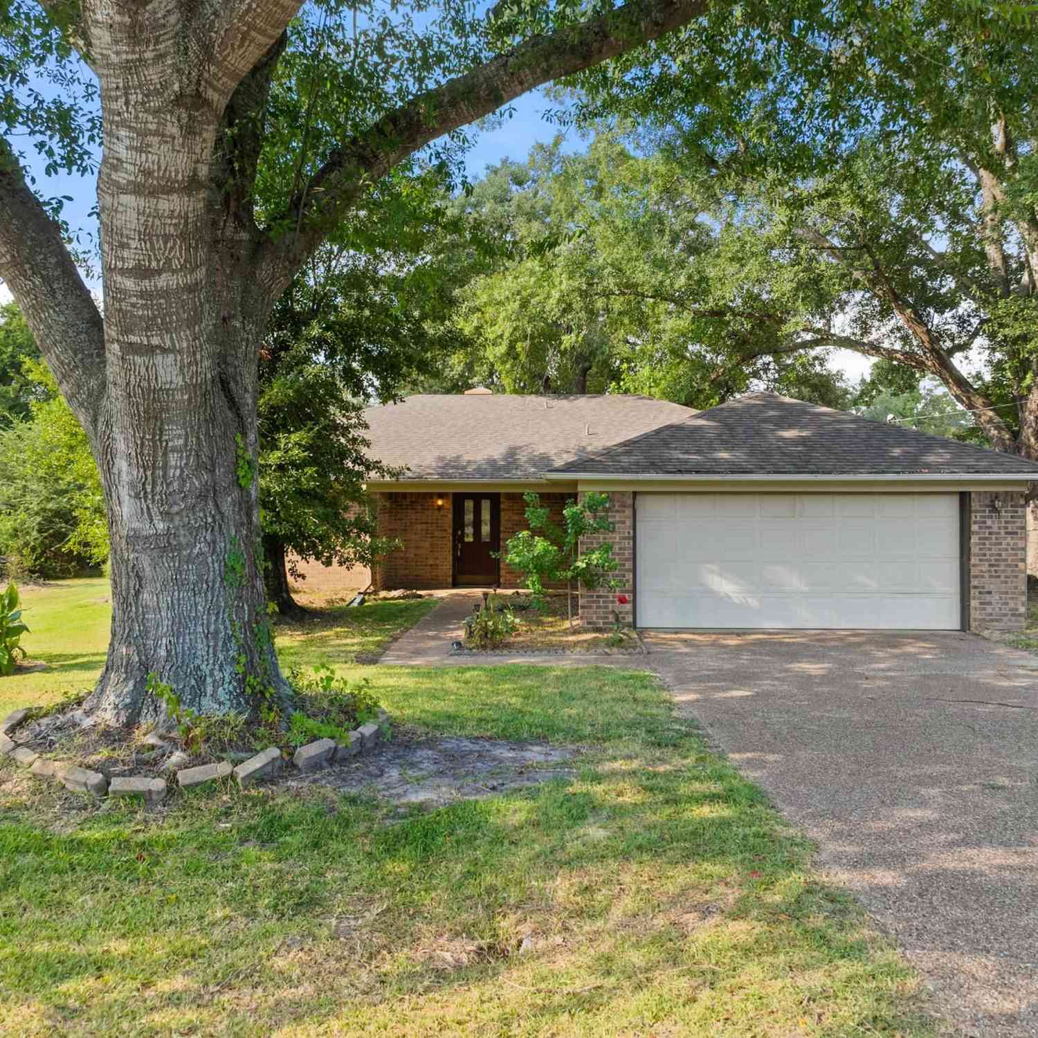 Homes For Sale - 110 Wendy Dr<br/> Smith County, Whitehouse, TX 75791