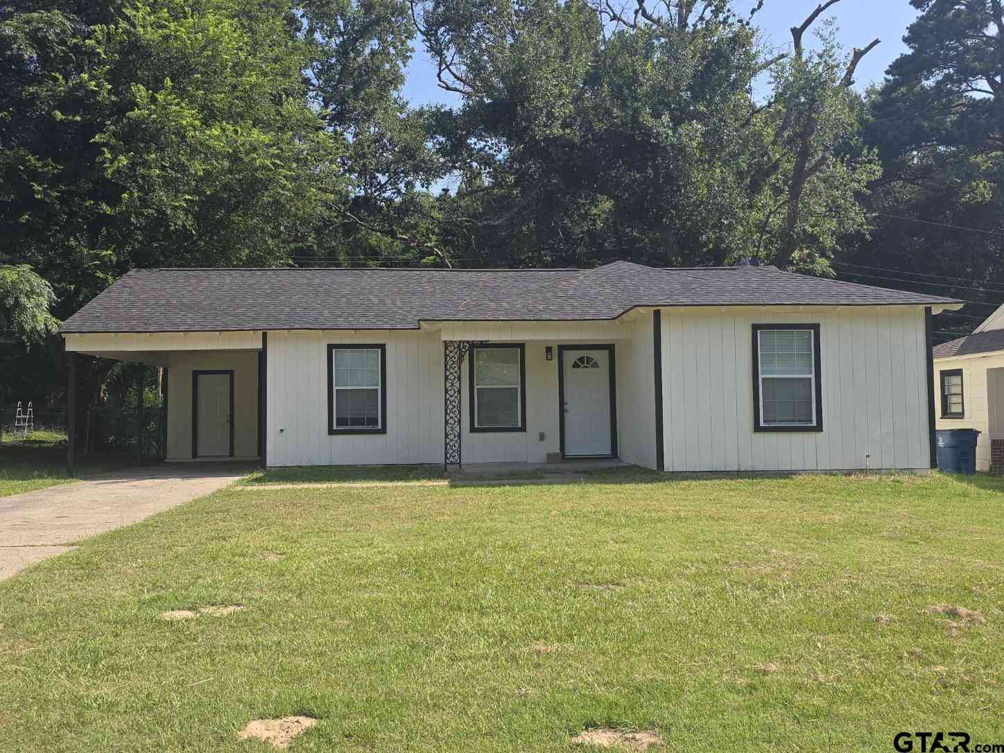 Homes For Sale - 412 Lindsey Street<br/> Morris County, Daingerfield, TX 75638