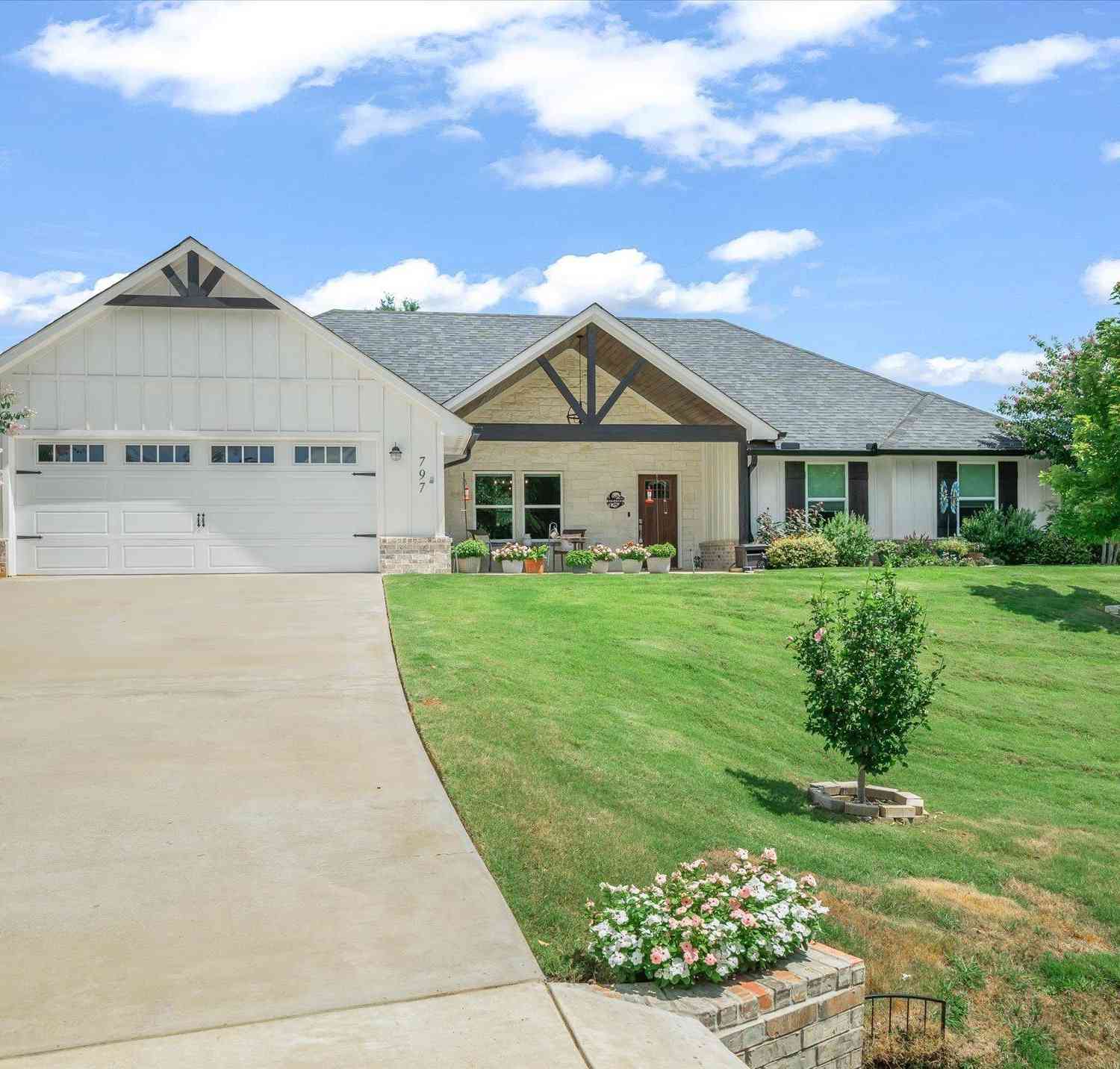 Homes For Sale - 797 Oklahoma St<br/> Van Zandt County, Van, TX 75790