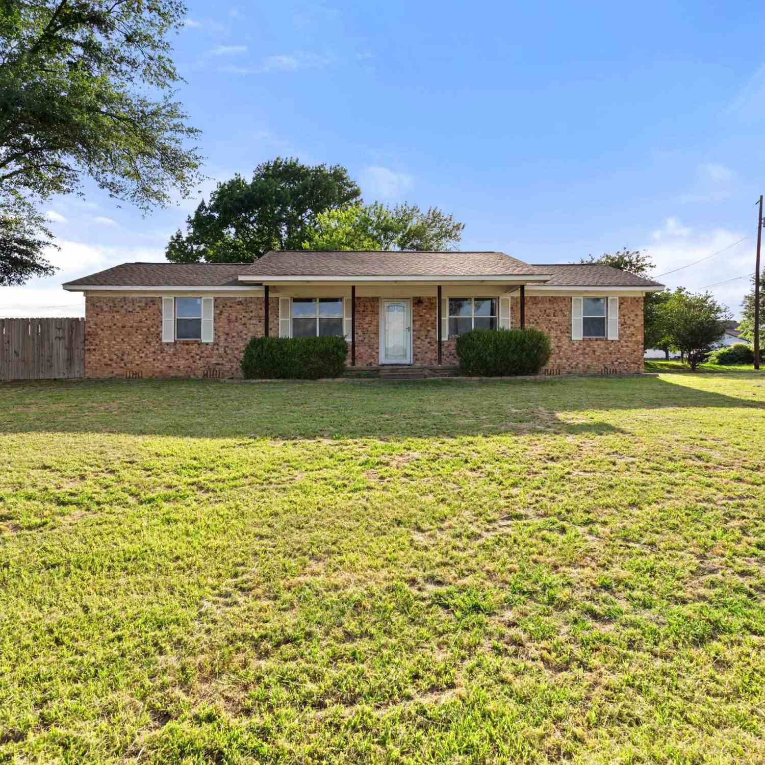 Homes For Sale - 1501 Pearl Street<br/> Smith County, Lindale, TX 75771