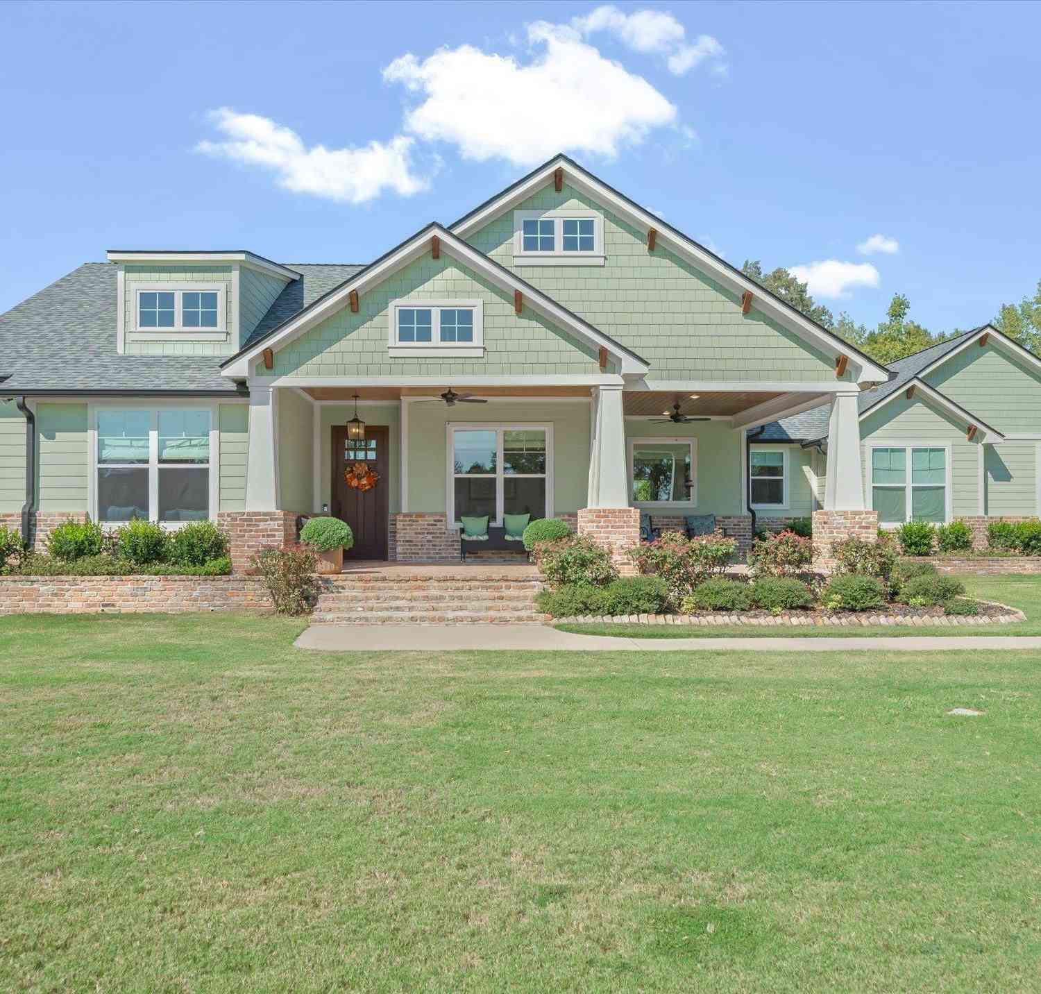 Homes For Sale - 13925 Cedar Vista Lane<br/> Tyler, TX 75704