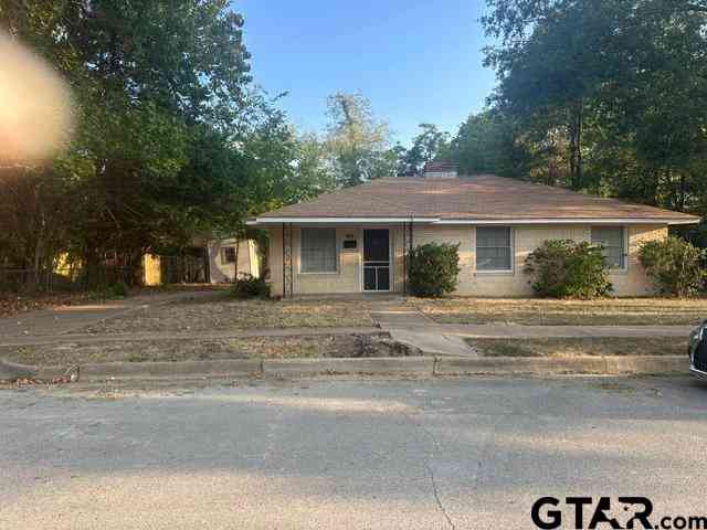 Homes For Sale - 410 E Rix<br/> Tyler, TX 75701
