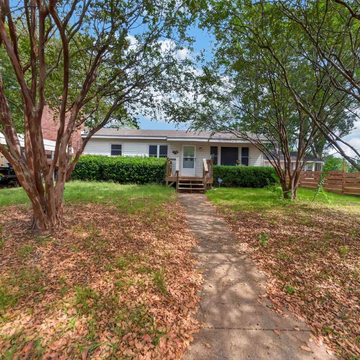 Homes For Sale - 718 Love Avenue<br/> Jacksonville, TX 75766