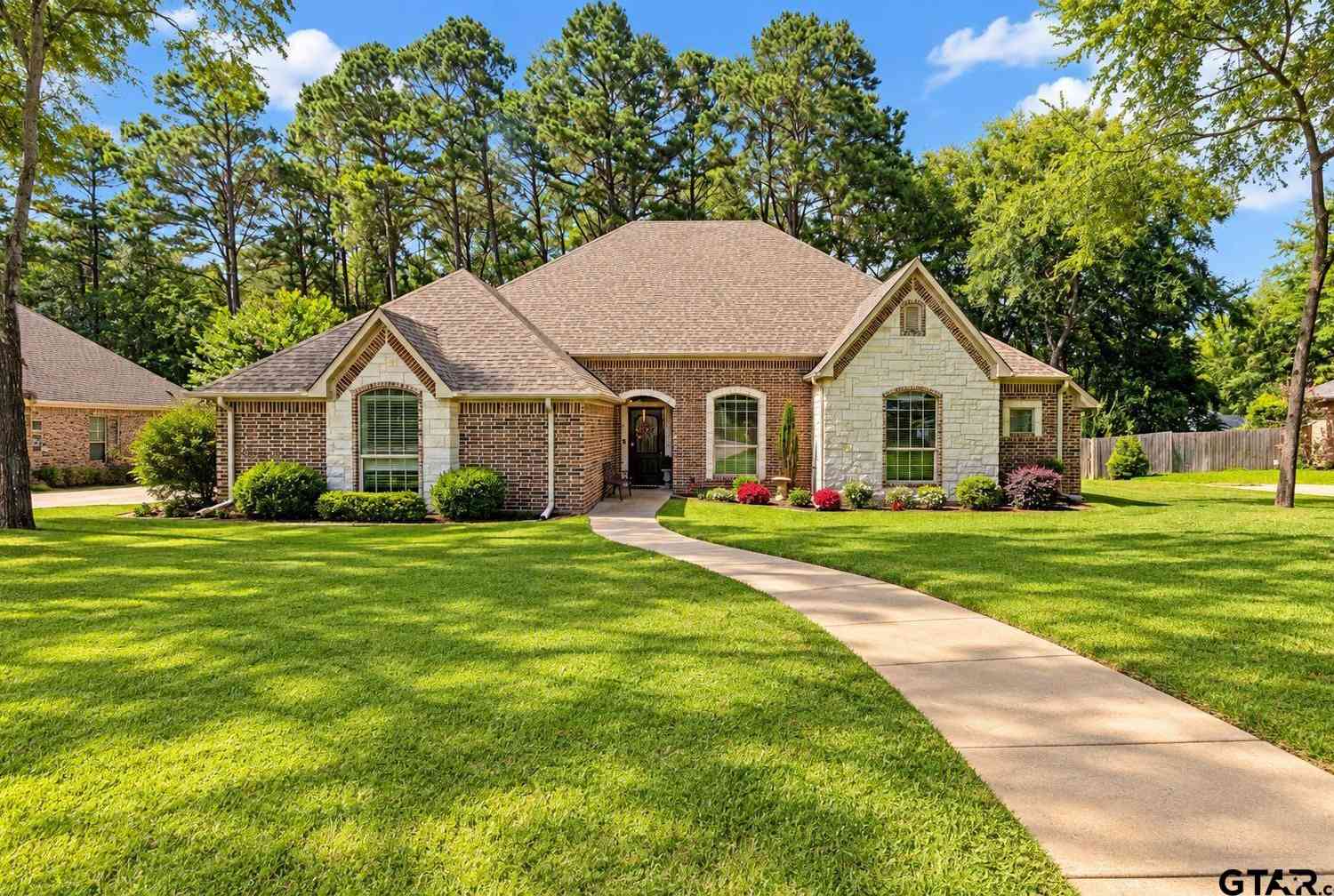 Homes For Sale - 1604 Cimmarron Trl<br/> Tyler, TX 75703