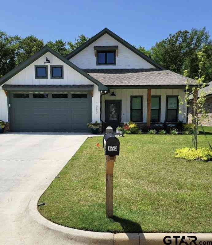Homes For Sale - 1683 Alamo Crossing<br/> Tyler, TX 75701