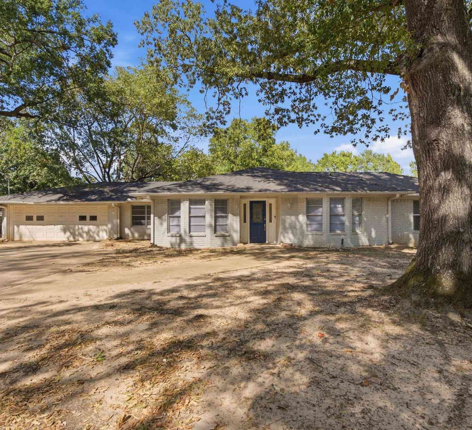 Homes For Sale - 1425 Dogwood St<br/> Tyler, TX 75701