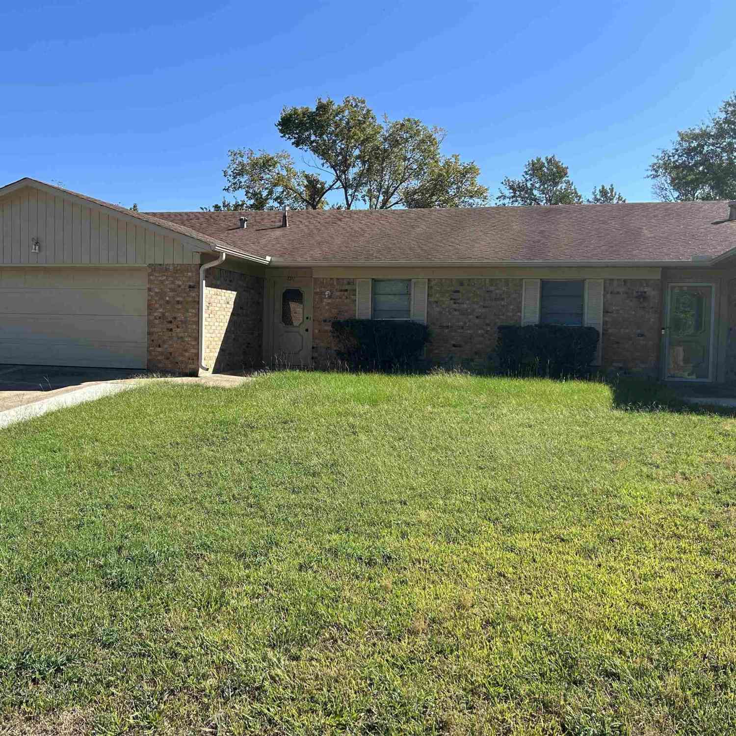 Homes For Sale - 7312 Hollyoak Dr.<br/> Tyler, TX 75703