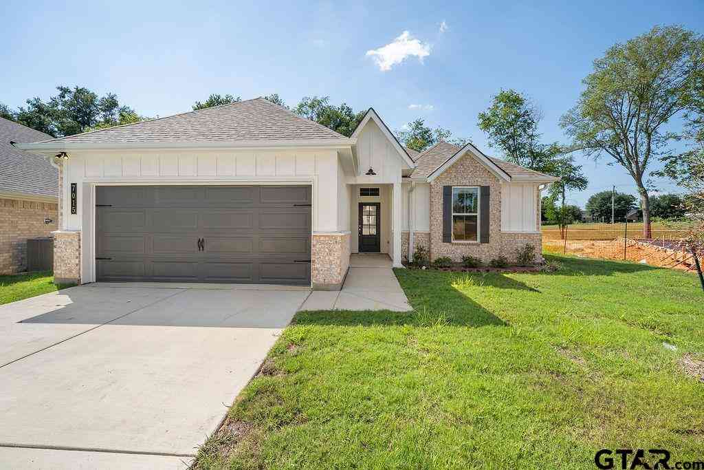 Homes For Sale - 7015 Cottage Square<br/> Tyler, TX 75703