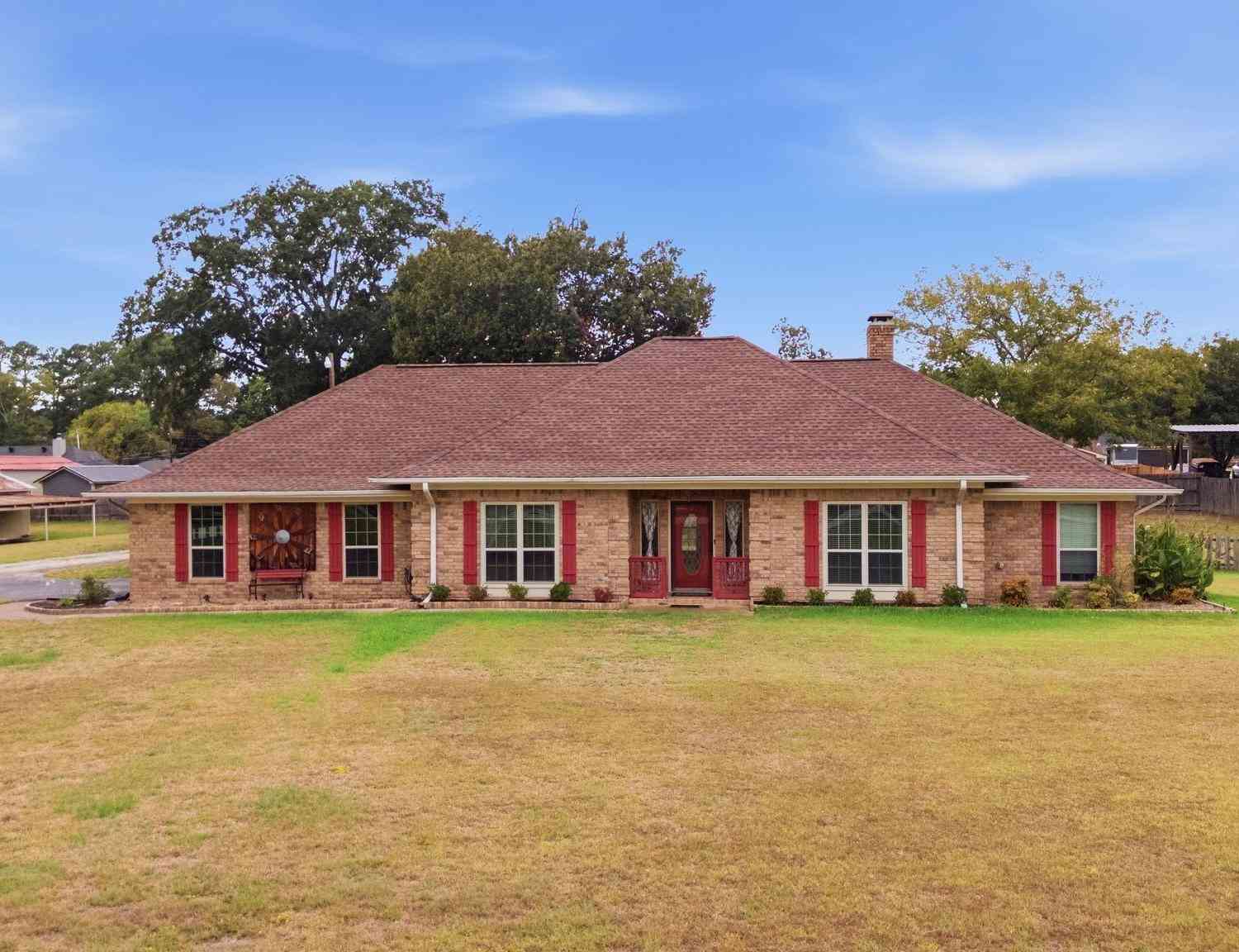 Homes For Sale - 11206 Timber Creek Circle<br/> Tyler, TX 75707