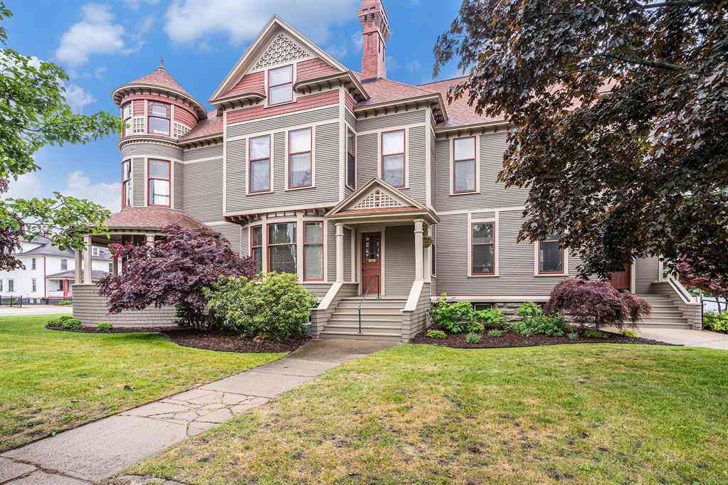 Multifamily For Sale - 318 Houston Avenue <br/> Muskegon, MI 49441