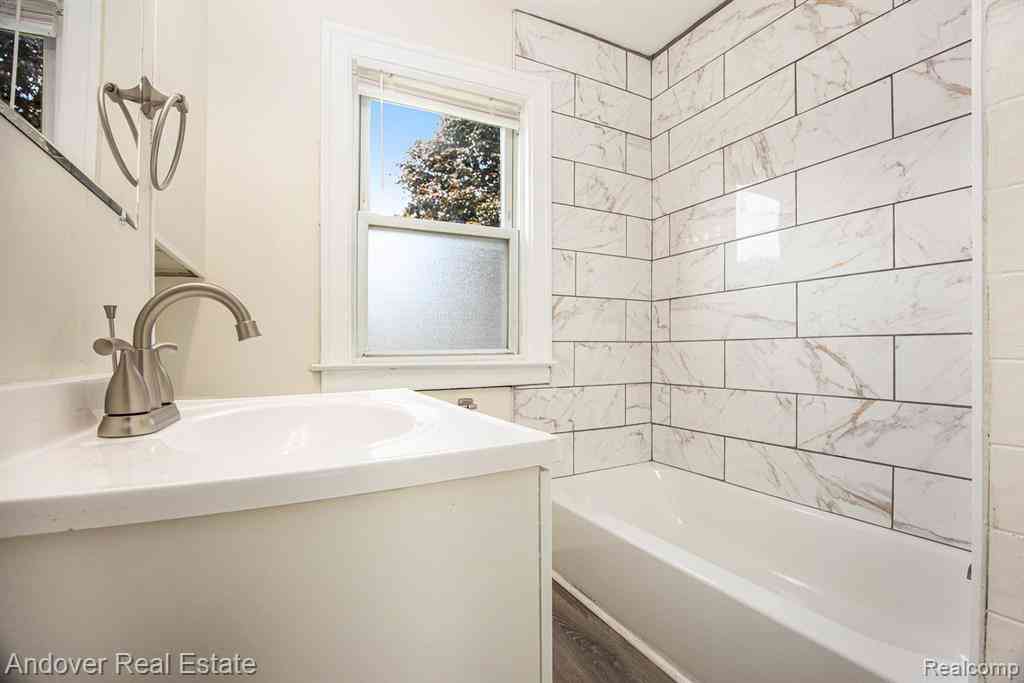 Multifamily For Sale - 449 W Evelyn Avenue <br/> Hazel Park, MI 48030