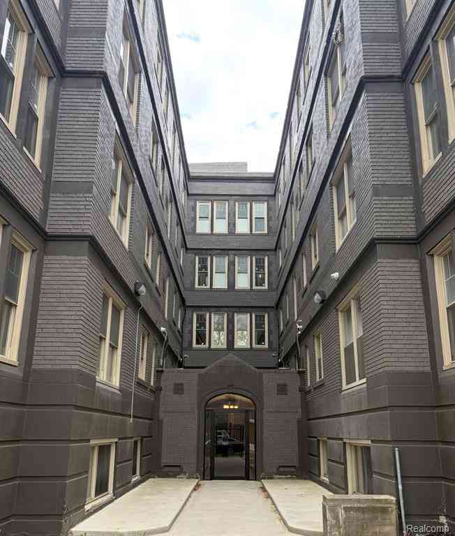 Multifamily For Sale - 30 E Philadelphia Street <br/> Detroit, MI 48202