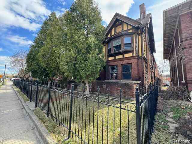 Multifamily For Sale - 250 Eliot Street <br/> Detroit, MI 48201