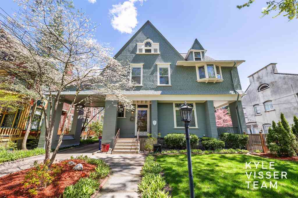 Multifamily For Sale - 304 Paris Avenue Se SE<br/> Grand Rapids, MI 49503