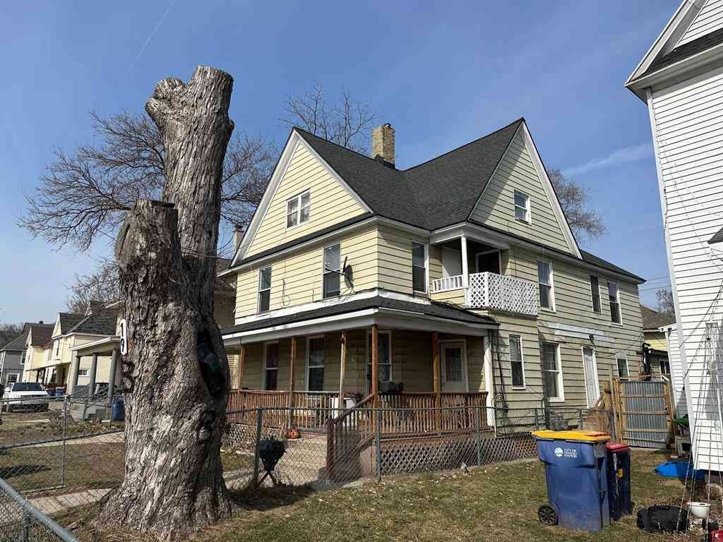 Multifamily For Sale - 23 Burton Street Sw SW<br/> Grand Rapids, MI 49507