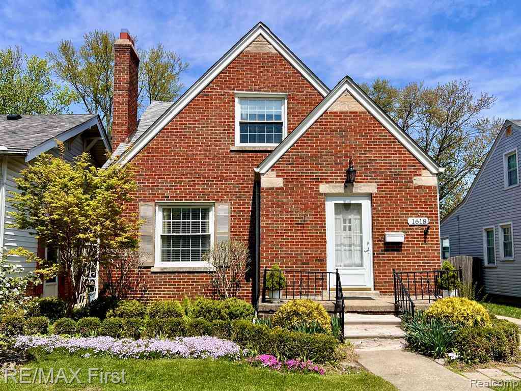 Multifamily For Sale - 1618 Anita Avenue <br/> Wayne County, Grosse Pointe Woods, MI 48236