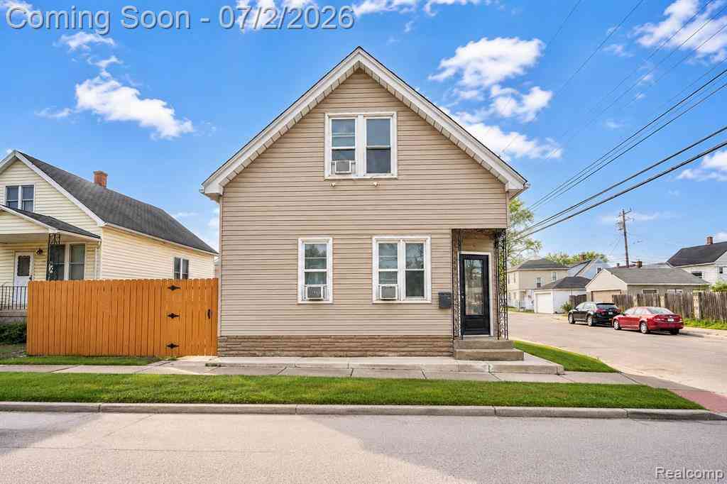 Multifamily For Sale - 2433 Zinow Street <br/> Hamtramck, MI 48212