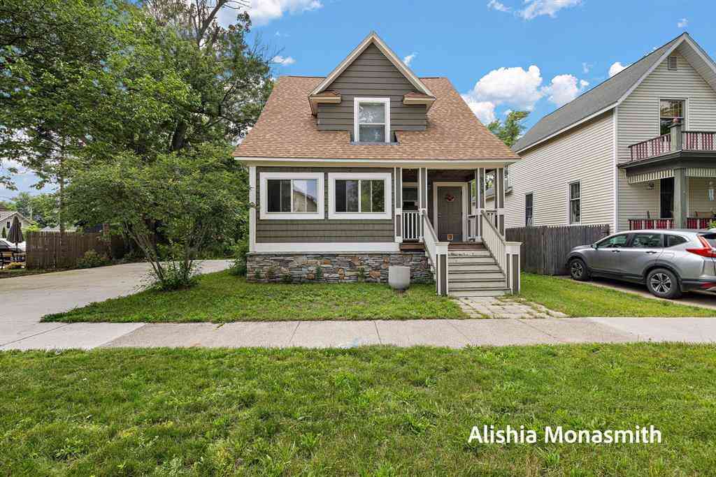 Multifamily For Sale - 313 N 5th Street <br/> Grand Haven, MI 49417