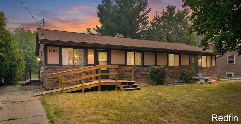 Multifamily For Sale - 1305 52nd Street Se SE<br/> Grand Rapids, MI 49508
