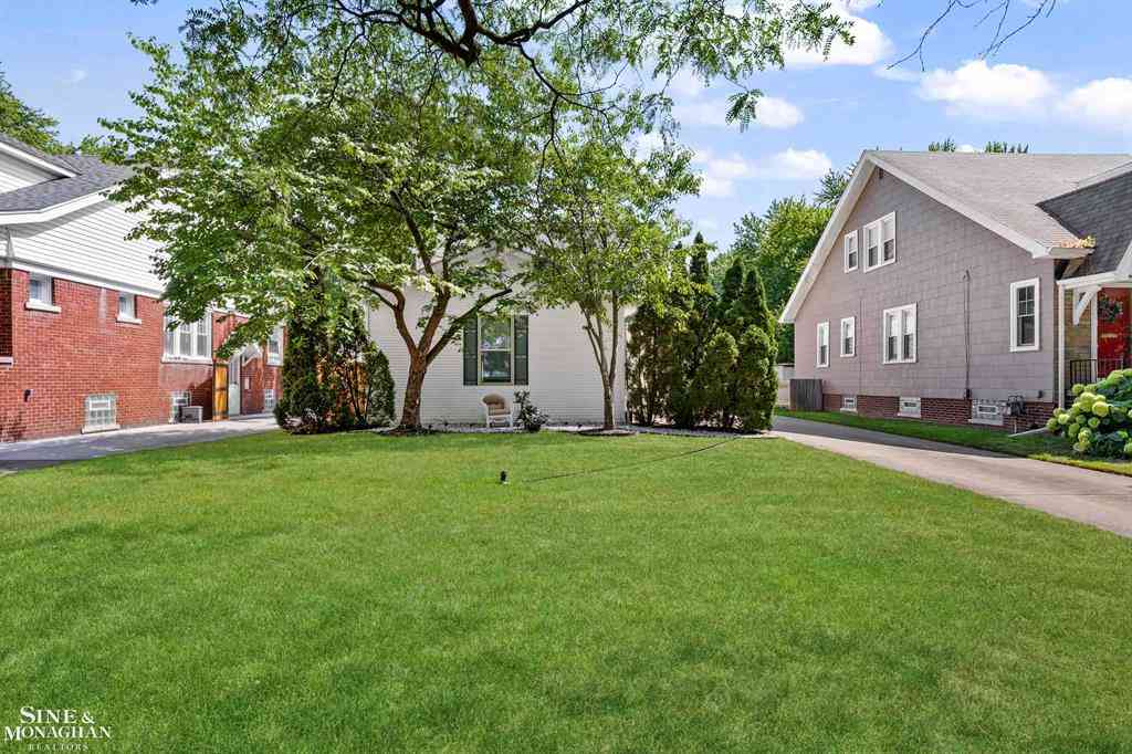 Multifamily For Sale - 886 St. Clair Avenue <br/> Wayne County, Grosse Pointe, MI 48230