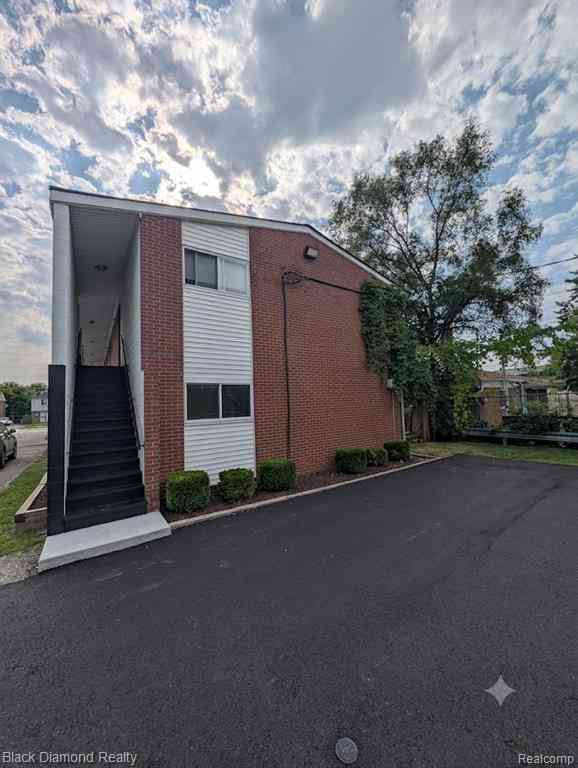 Multifamily For Sale - 16217 Greenfield Road <br/> Detroit, MI 48235